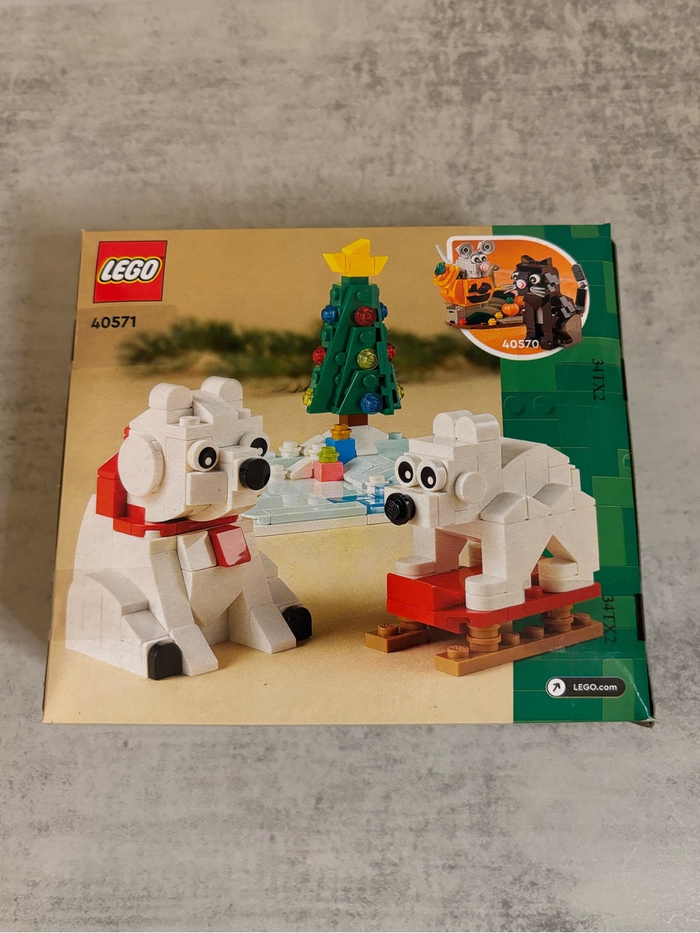 Lego Wintertime Polar Bears Set (#40571) - Picture 2 of 7